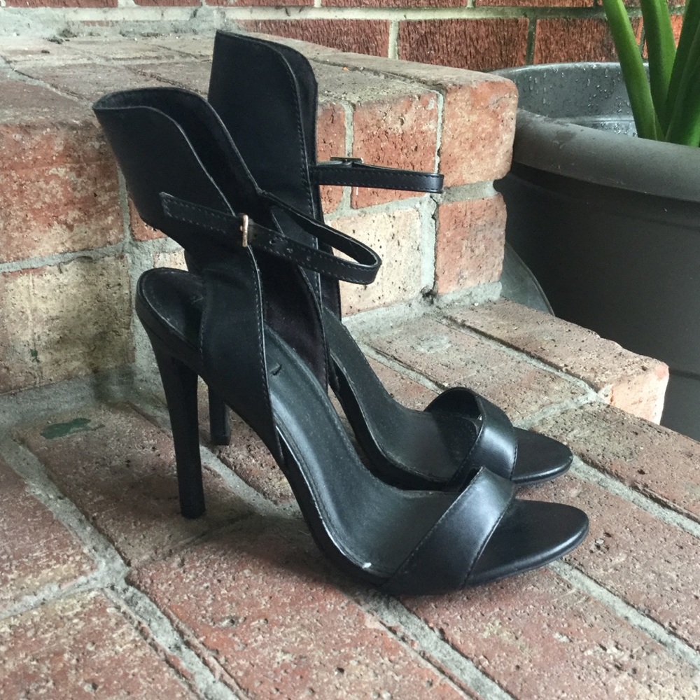Forever 21 black heels brand new unworn 7-1/2